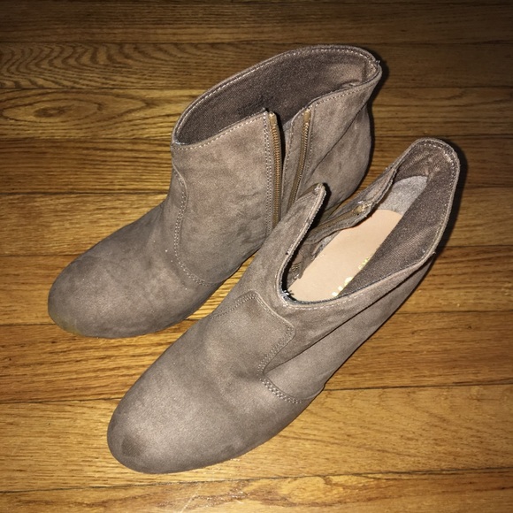 Ankle Boots - Picture 2 of 6